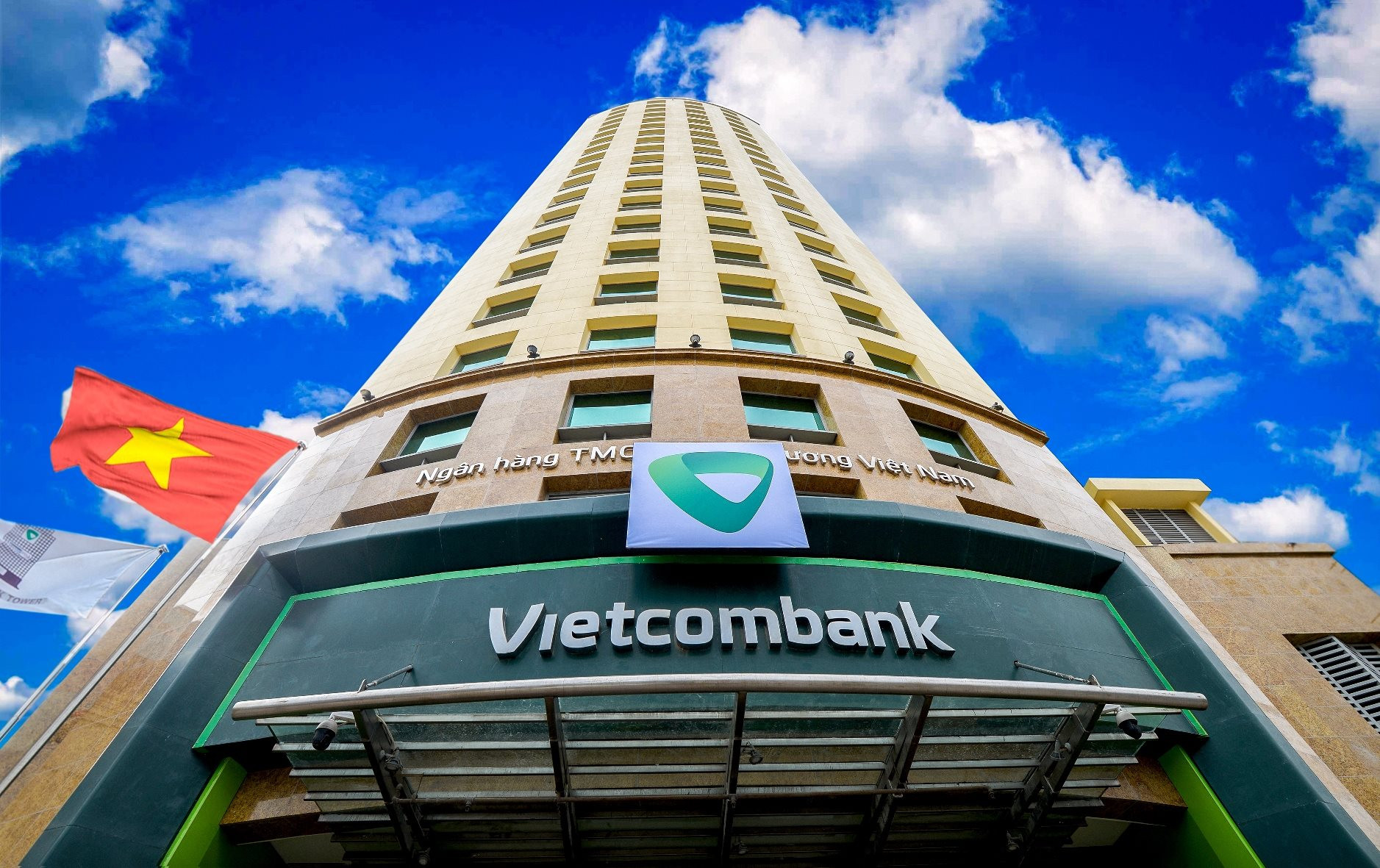 vietcombank_toa-nha-tru-so-chinh-1-.jpg