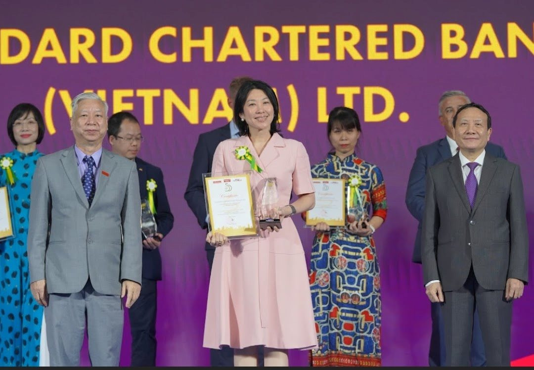 standard-chartered-named-the-most-outstanding-foreign-bank-in-vietnam-in-the-golden-dragon-award.jpg