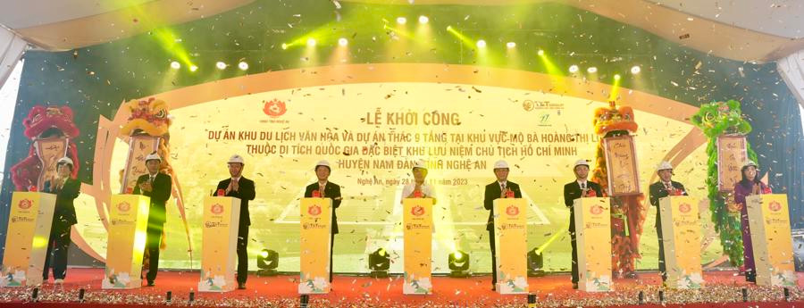 Vừa qua, UBND tỉnh Nghệ An và T&T Group đã khởi công hai dự án thuộc Quy hoạch bảo tồn, tôn tạo, phát huy giá trị Khu lưu niệm Chủ tịch Hồ Chí Minh tại Nam Đàn, Nghệ An.