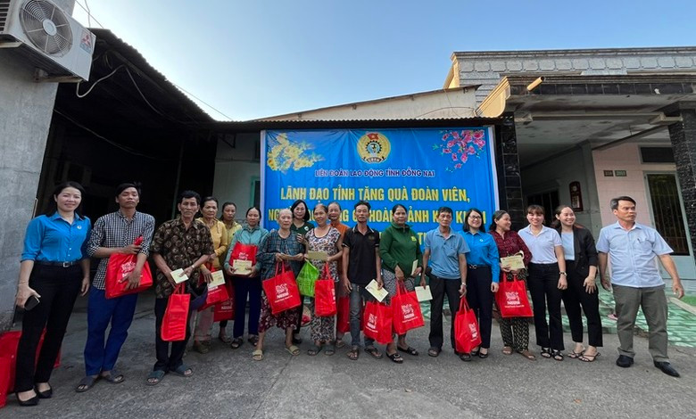 Nestlé Việt Nam đồng hành cùng Liên Đoàn Lao động tỉnh Đồng Nai tặng 400 phần quà cho công đoàn viên, công nhân có hoàn cảnh khó khăn 