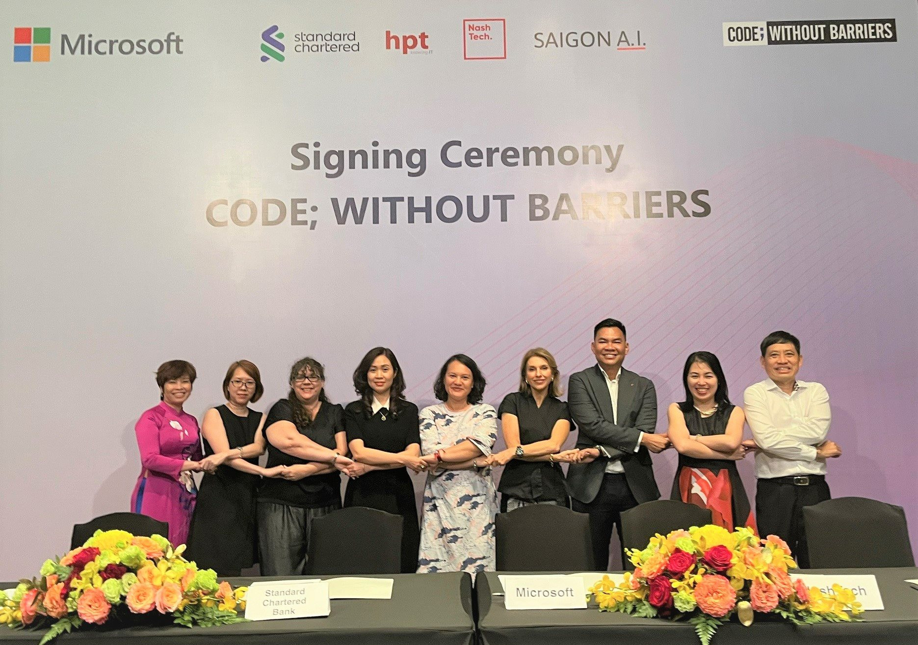 signing-ceremony-of-code-without-barriers_02.jpg