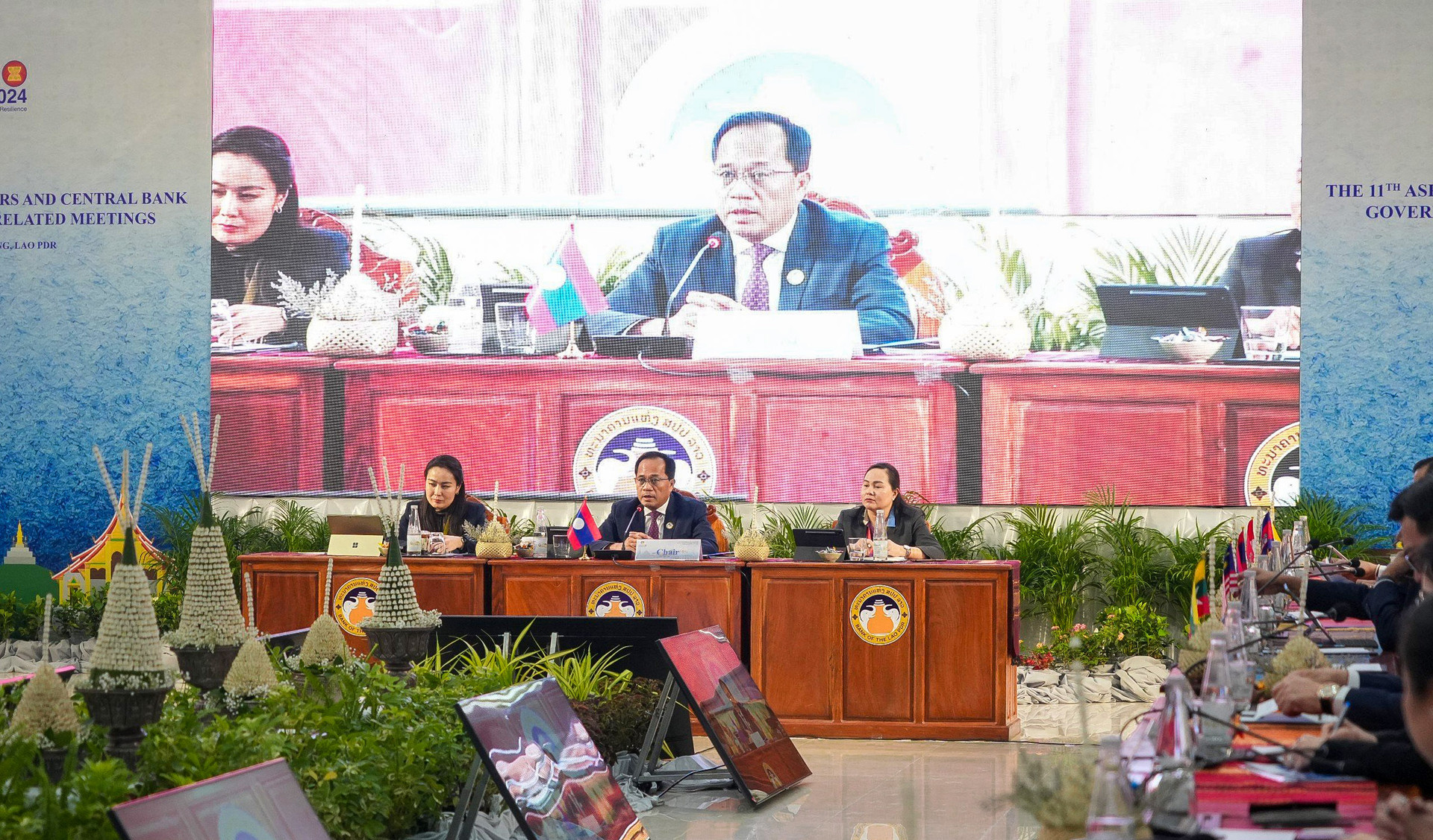 Thống đốc NHTW Lào điều hành phiên đối thoại
