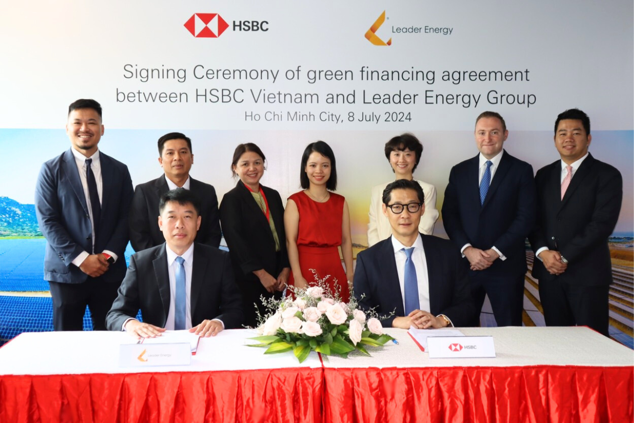 hsbc-and-leader-energy-signing-ceremony-1.png