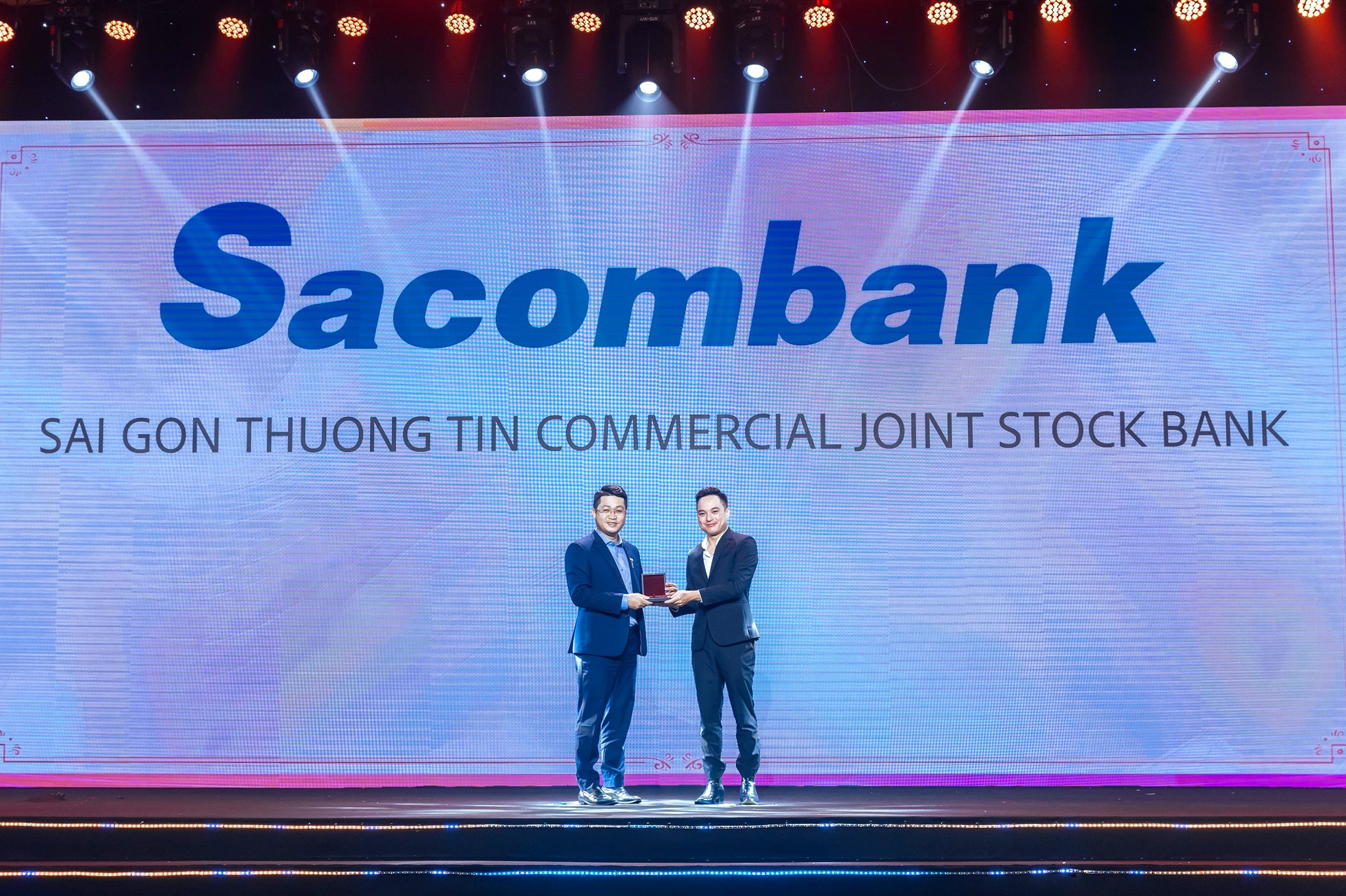 hinh-1-sacombank-hr-asia-awards-2024.png