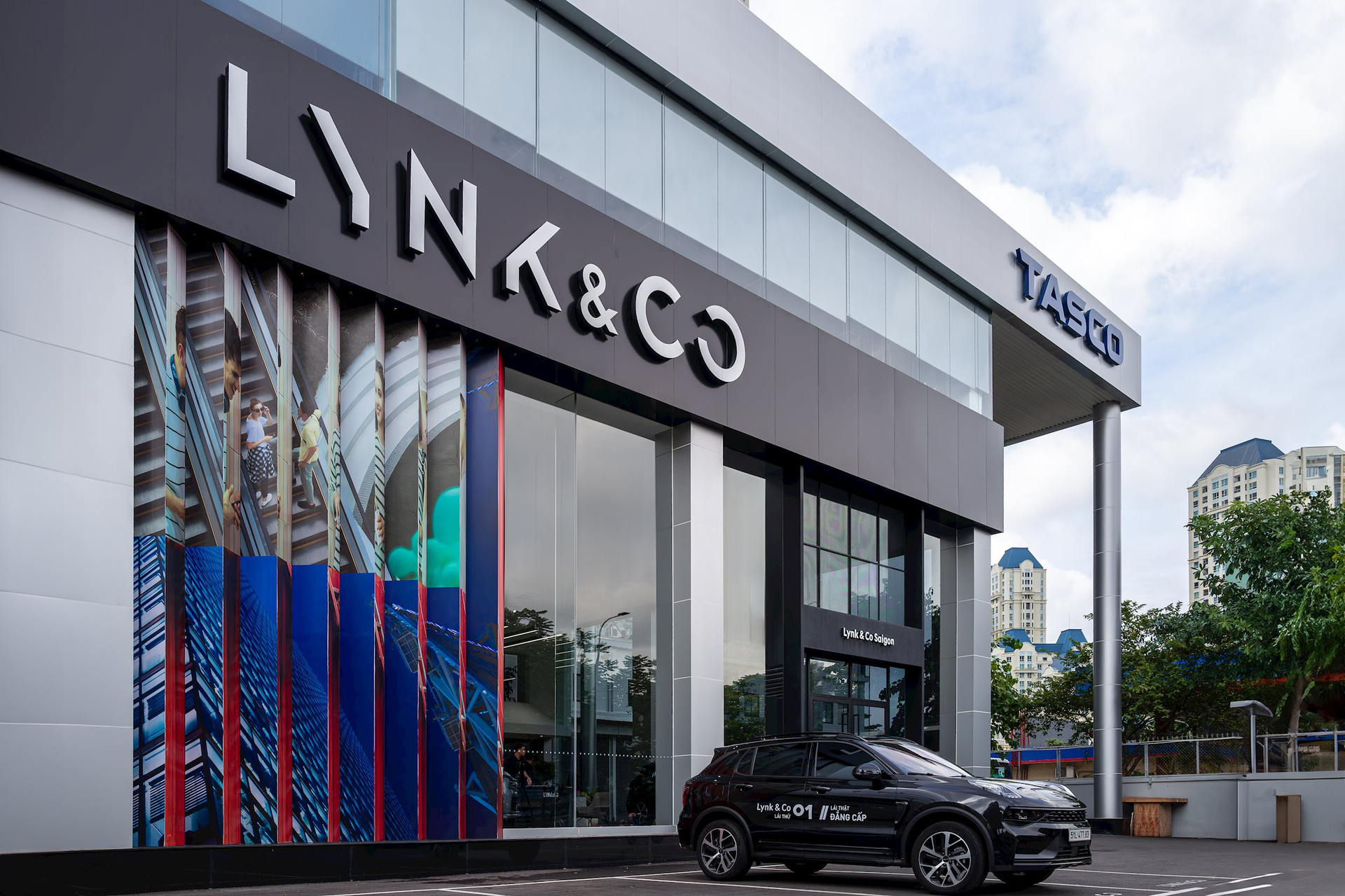 6.-tasco-lynk-co-showroom.jpg