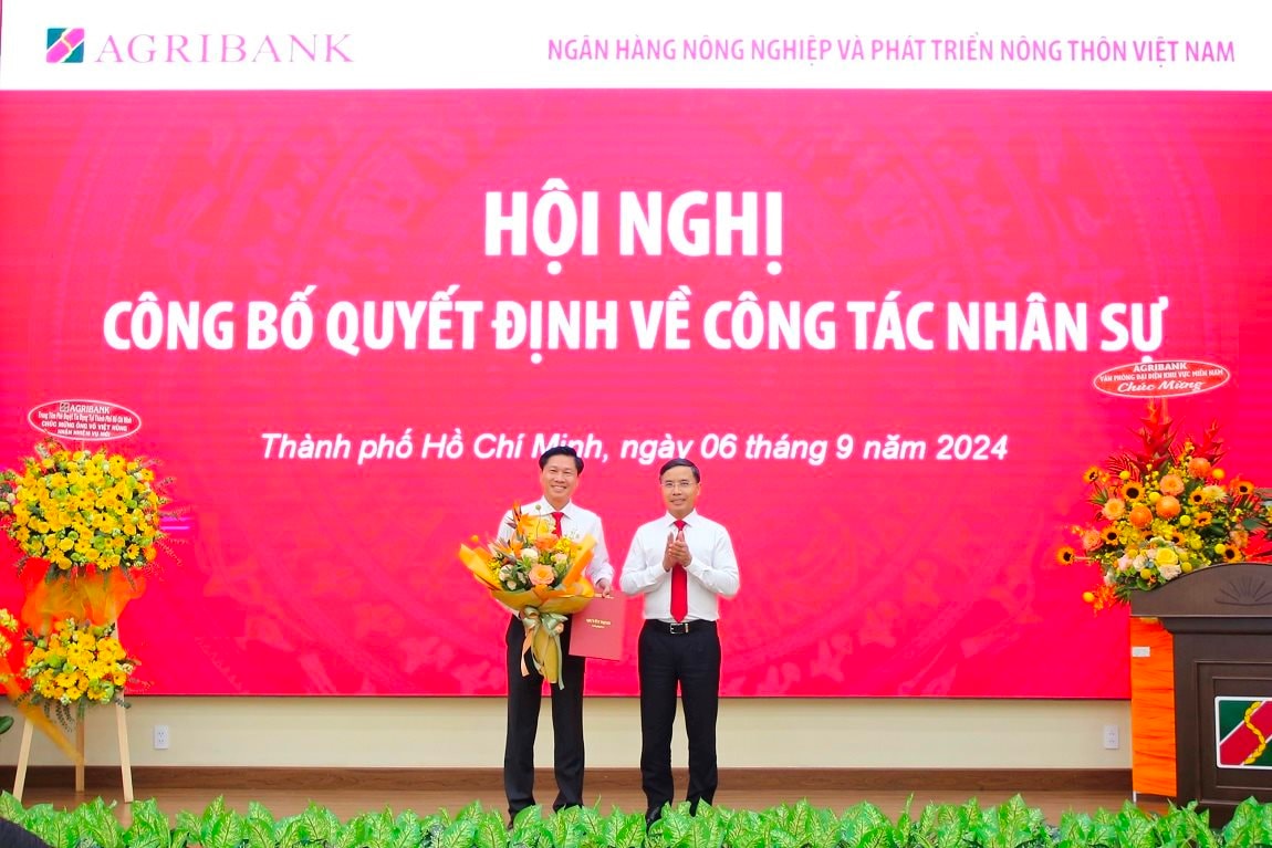 1-cong-bo-quyet-dinh-truong-vpmn-trao-quyet-dinh.jpeg