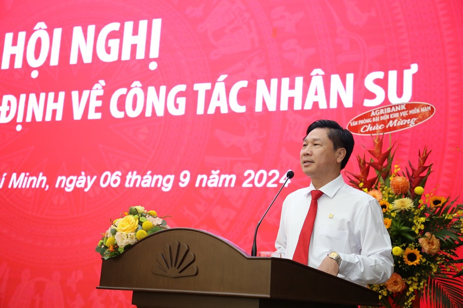 3-cong-bo-quyet-dinh-truong-vpmn.jpeg