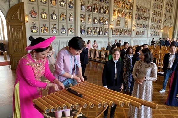 gioi-thieu-van-hoa-vn.jpg