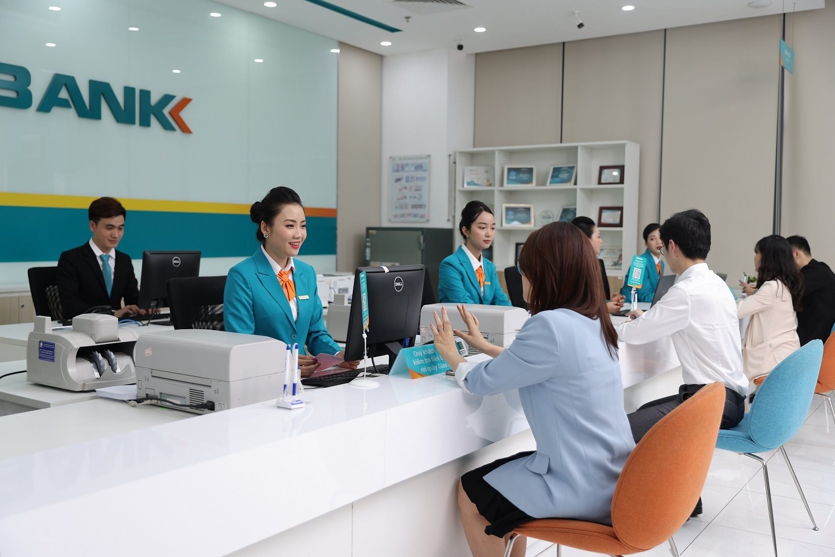 uu-dai-abbank-1.jpg