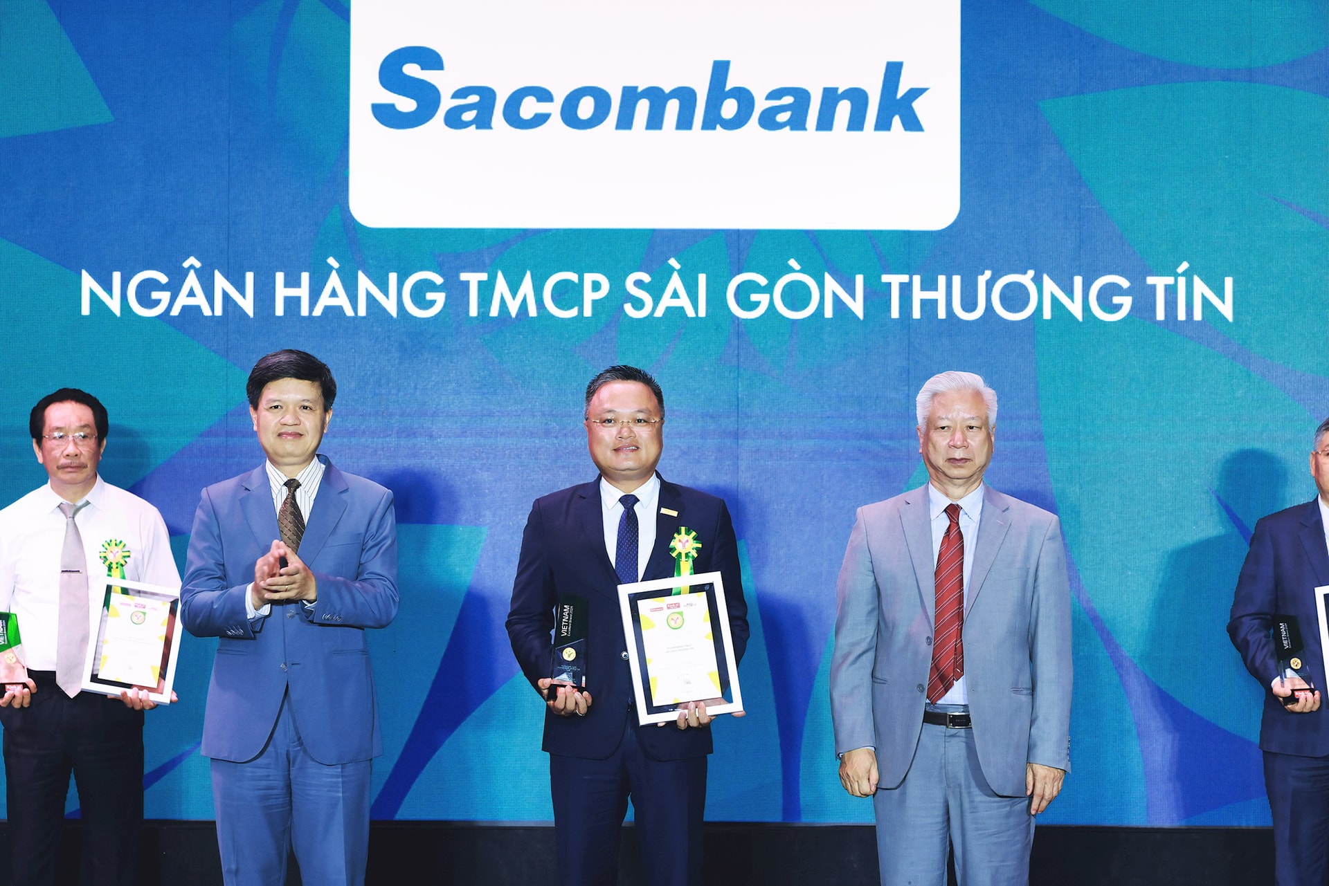 sacombank-nhan-giai-thm-.jpg