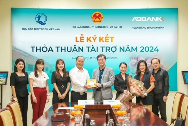 h1_abbank-va-quy-bttevn-ky-ket-thoa-thuan-tai-tro-nam-2024-danh-dau-buoc-khoi-dau-cho-hanh-trinh-cung-chung-tay-vi-su-nghiep-cham-soc-bao-ve-va-phat-trien-tre-em.jpg