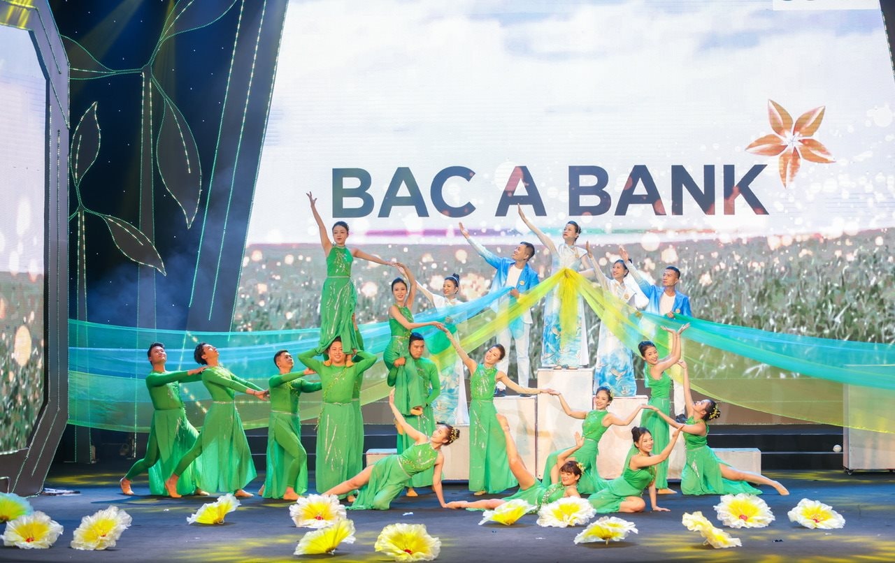 bac-a-bank-mang-den-thong-diep-chung-tay-xay-dung-cuoc-song-xanh-tu-chinh-su-menh-tam-nhin-chien-luoc-va-cac-gia-tri-cot-loi-.jpeg