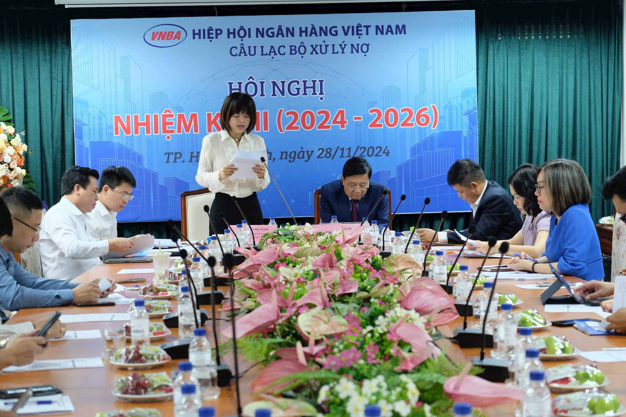 Đại diện Ban chủ nhiệm CLB AMC báo cáo kết quả hoạt động nhiệm kỳ II của Câu lạc bộ