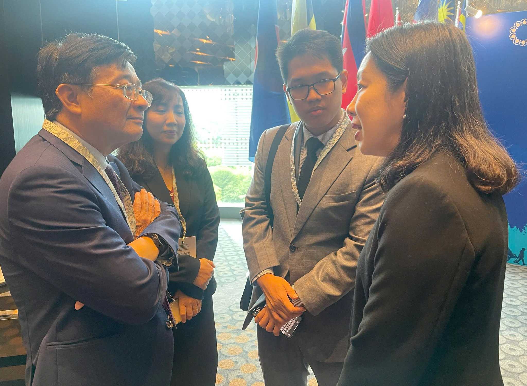 Trao đổi với đại diện của Moody's