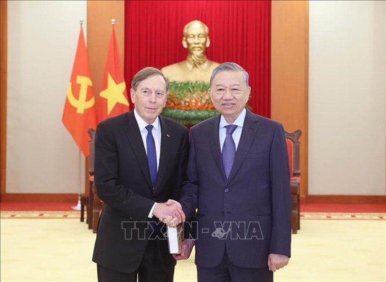 Tổng Bí thư Tô Lâm tiếp Đại tướng David Petraeus - đồng sở hữu Quỹ KKR kiêm Chủ tịch Viện Toàn cầu Quỹ KKR- Ảnh 1.