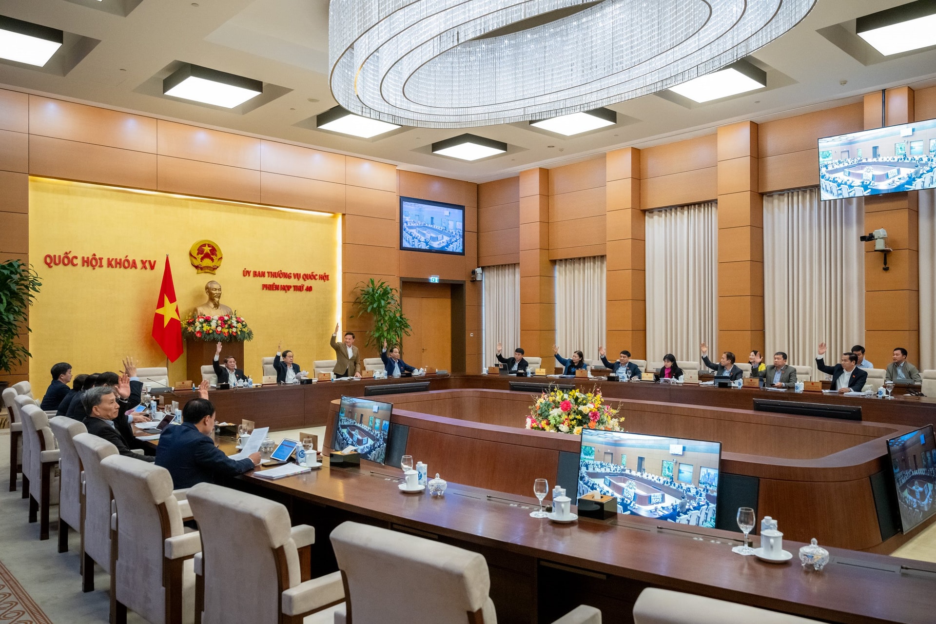 utvqh-bieu-quyet.jpg