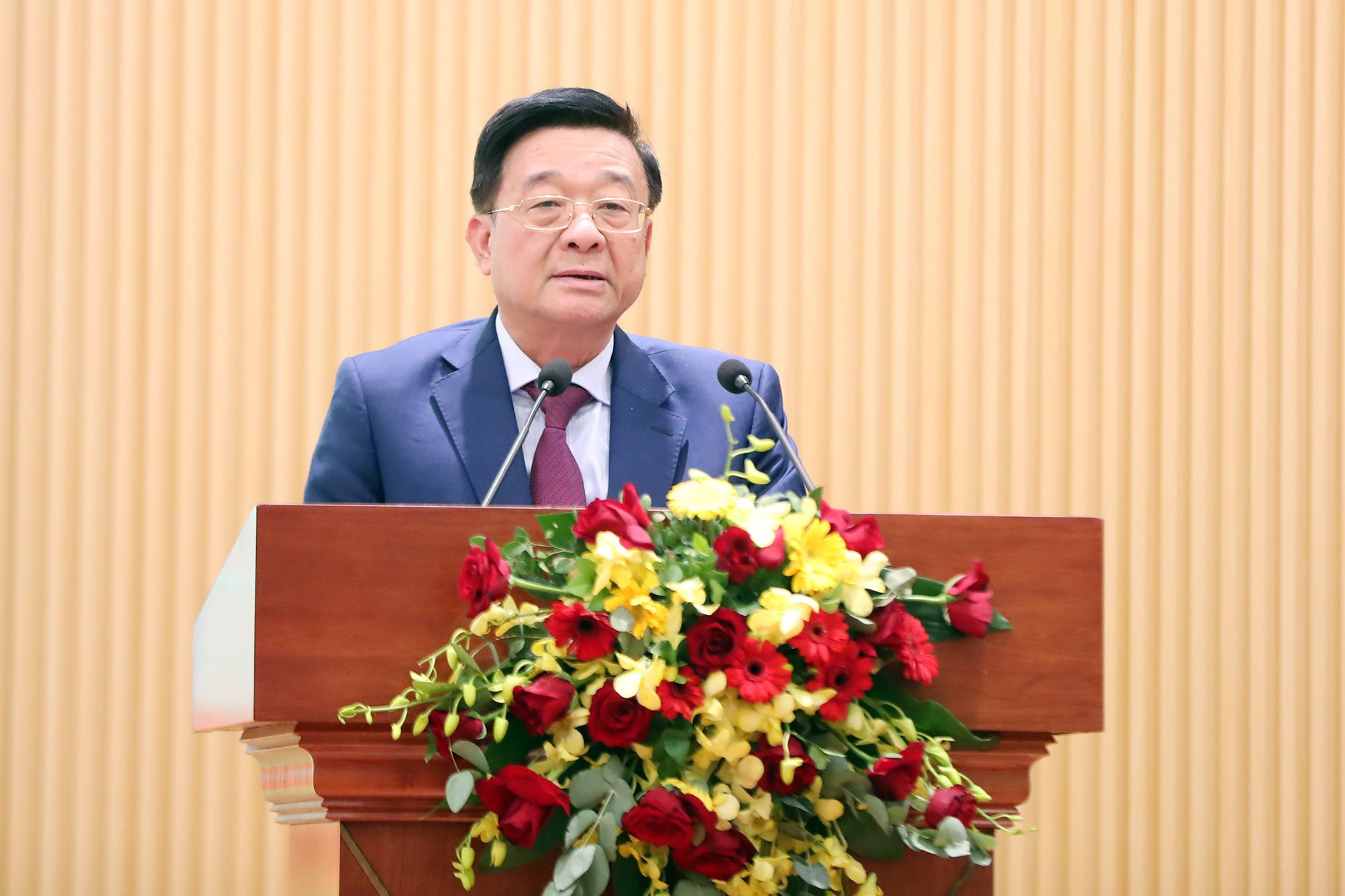 Phó Chủ tịch kiêm Tổng Thư ký Nguyễn Quốc Hùng phát biểu tại hội nghị