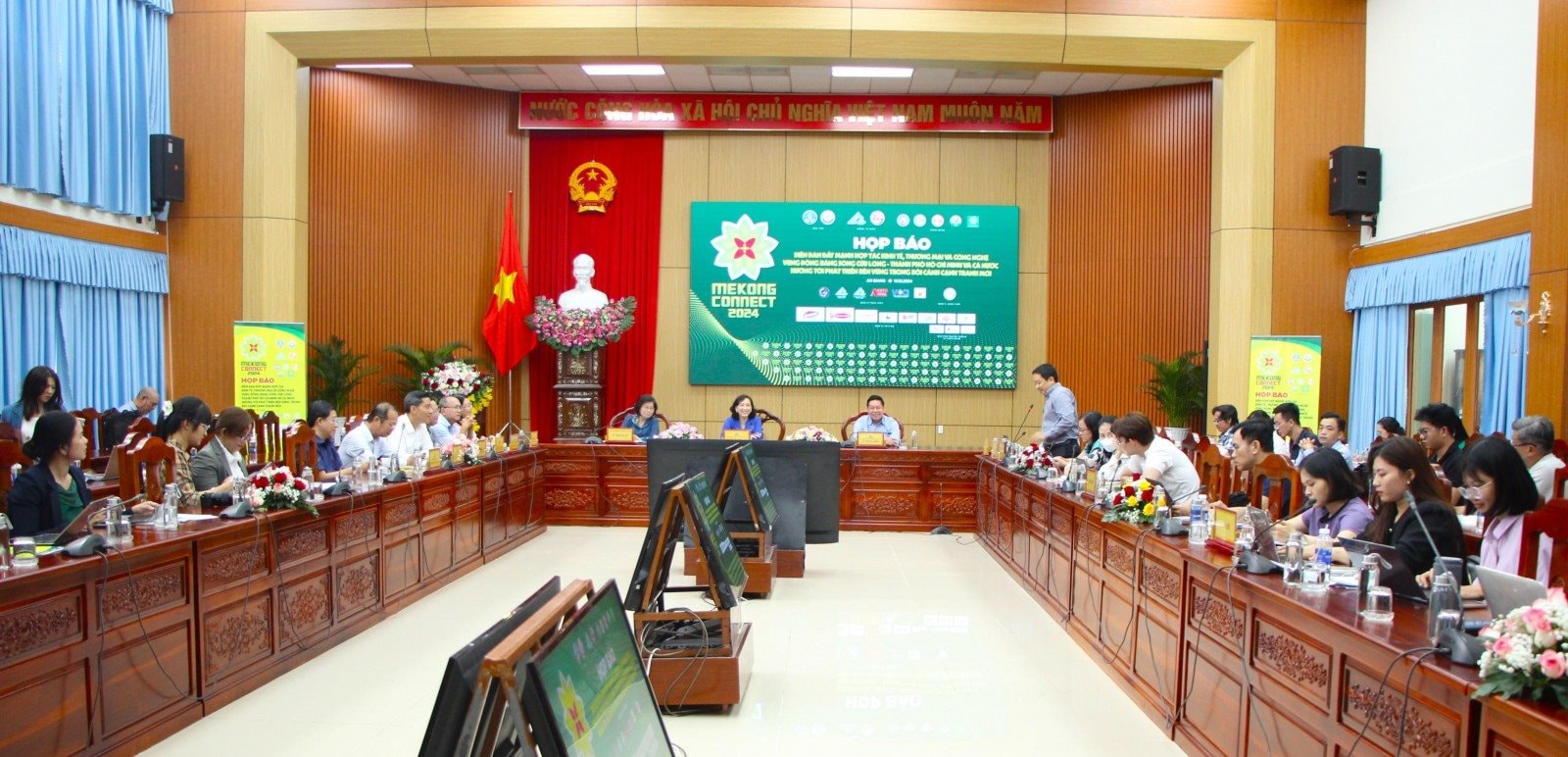 dien-dan-mekong-connect-nam-2024-tai-an-giang..jpg