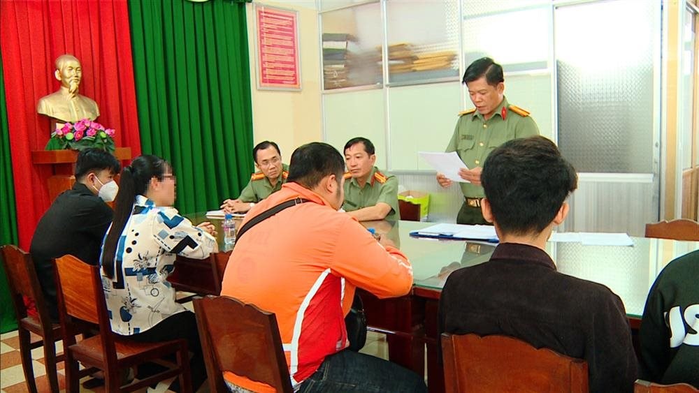 phong-an-ninh-kinh-te-cong-an-tinh-dong-thap-tong-dat-cac-quyet-dinh-xu-phat-vi-pham-hanh-chinh-doi-voi-cac-ca-nhan-ban-tai-khoan-ngan-hang.jpg