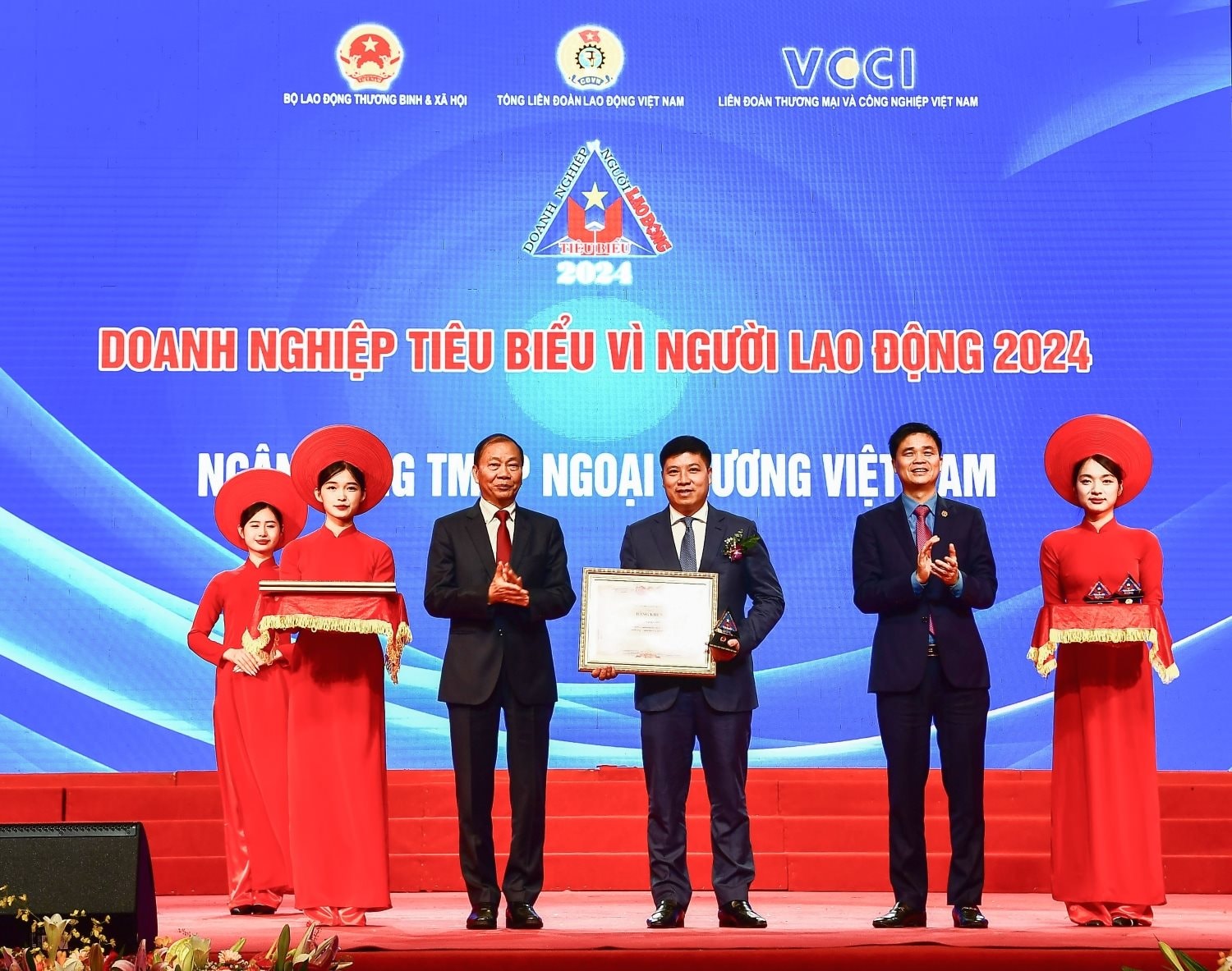 20250110_vietcombank_qhcc_10dauan2024_09.jpg