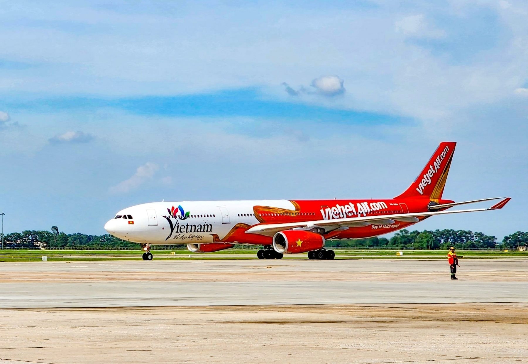 tau-bay-vietjet.jpg