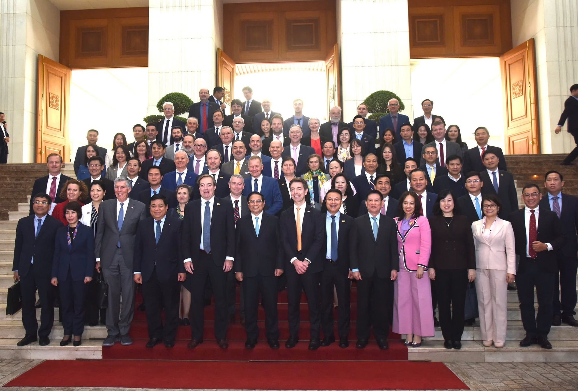 vietnam-and-european-delegations.jpg