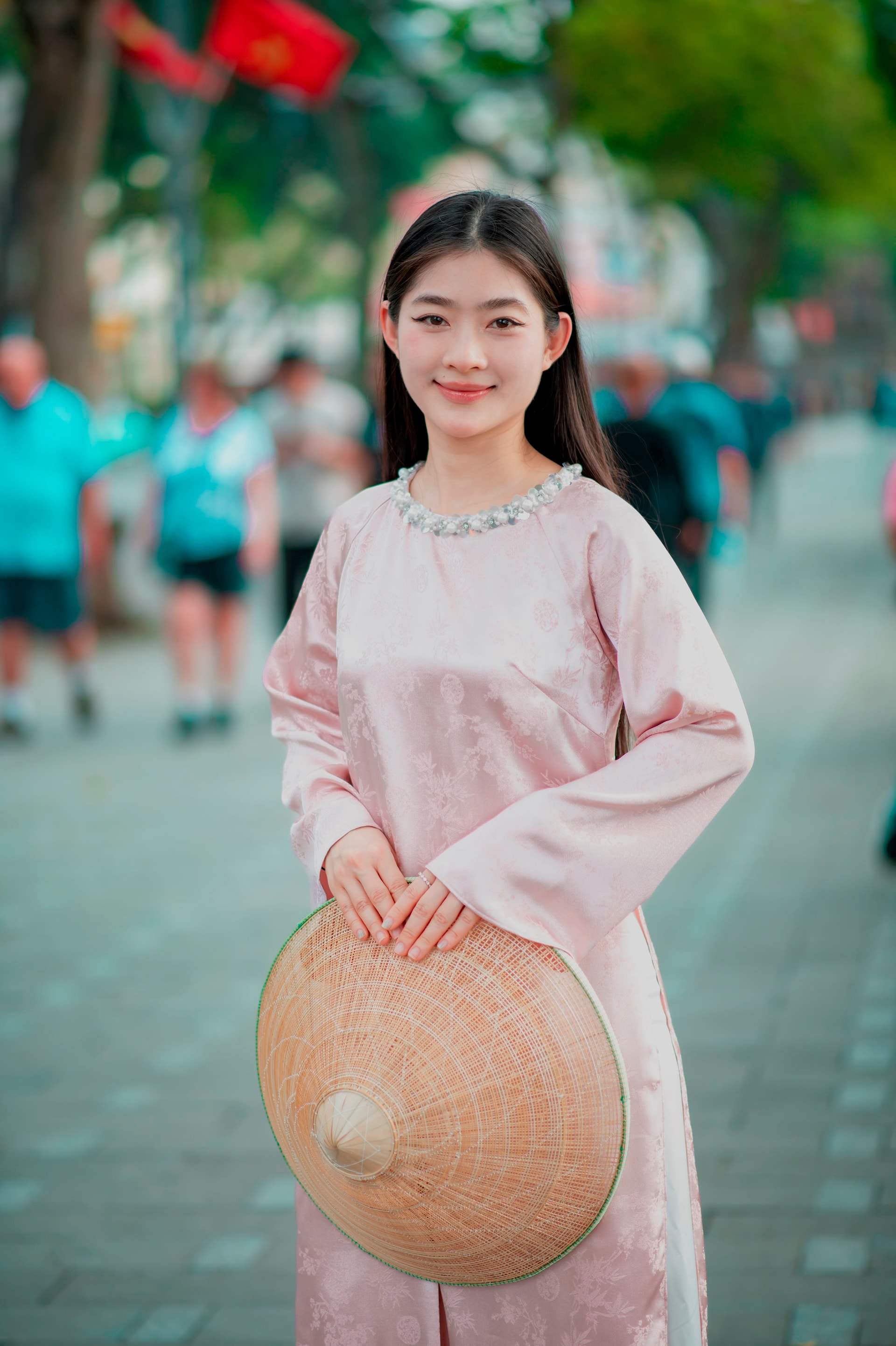 khuyen-khich-hoang-nhat-linh.jpg