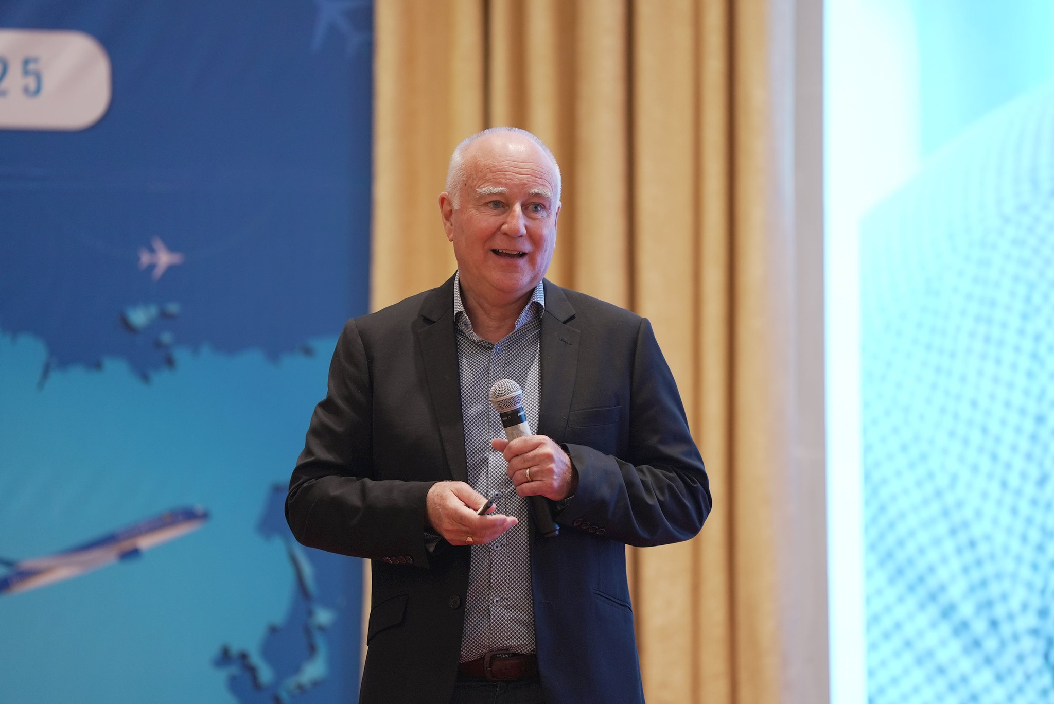 3.-ong-john-bailey-bac-thay-trong-linh-vuc-xu-ly-khung-hoang-truyen-thong-giam-doc-dieu-hanh-global-communications-consulting.jpg
