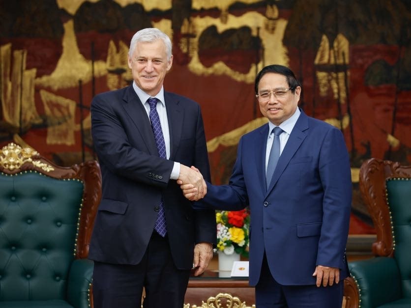 bill-winters-group-chief-executive-standard-chartered-met-with-prime-minister-pham-minh-chinh.jpg
