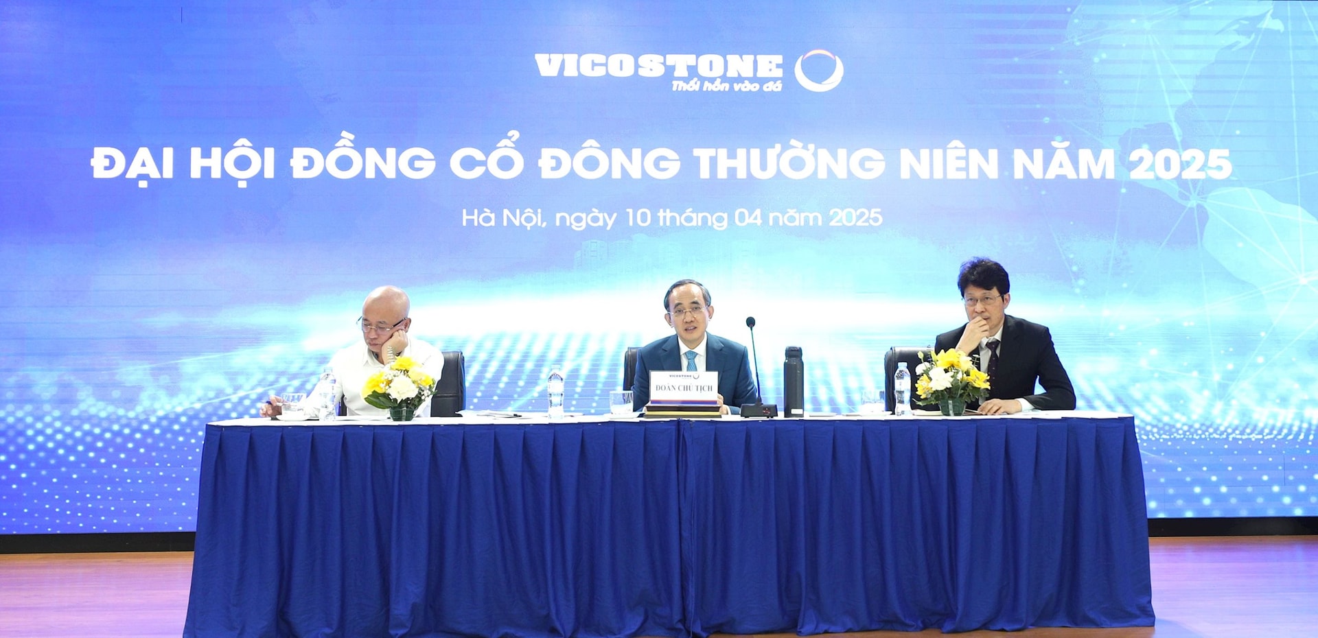 dai-hoi-co-dong-vcs-1.jpg
