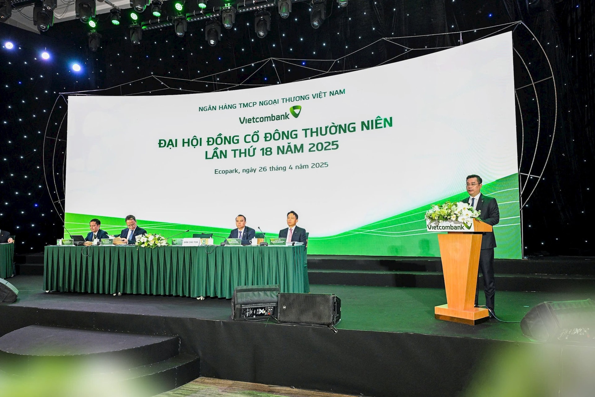 vcb_dhdcd-anh-2.jpg