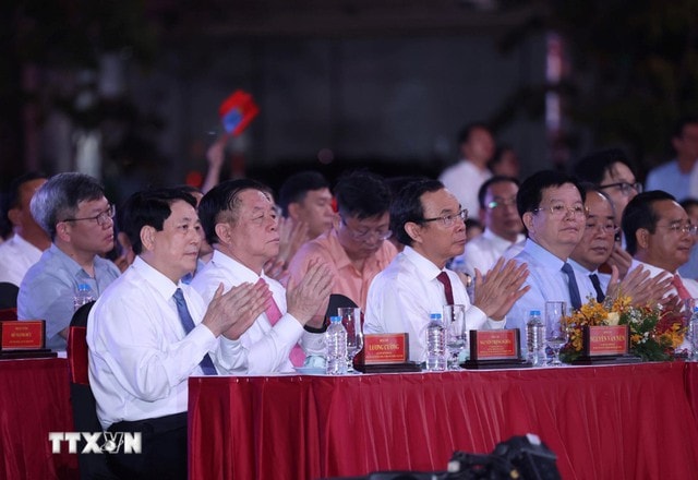 Lãnh đạo Đảng, Nhà nước dự Cầu truyền hình “Vang mãi khúc khải hoàn”- Ảnh 2.