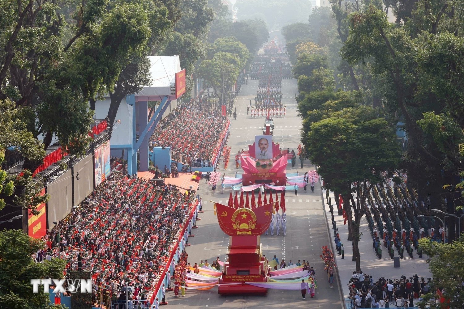 dieu-binh-dieu-hanh-50-nam-giai-phong-12-1745979022644234625958.jpg