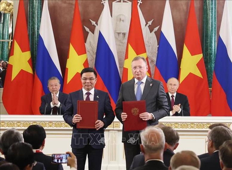 Tổng Bí thư Tô Lâm và Tổng thống Nga V. Putin chứng kiến trao các văn kiện hợp tác- Ảnh 2.
