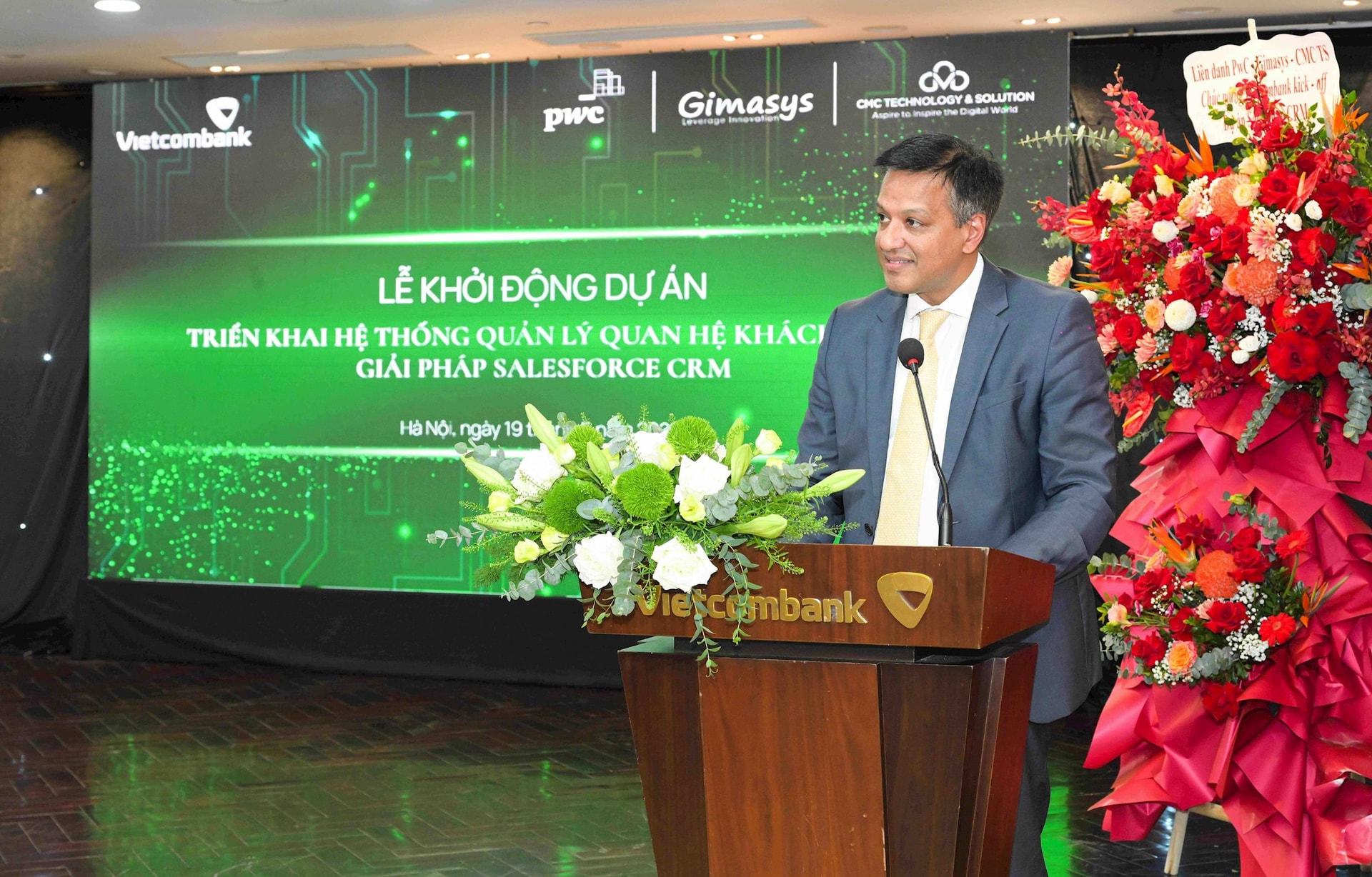 ong-sujith-abraham-pho-chu-tich-cap-cao-kiem-tong-giam-doc-khu-vuc-asean-cua-salesforce-phat-bieu-tai-le-khoi-dong-du-an.jpeg