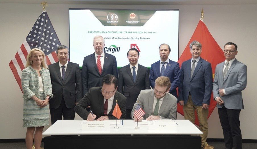 bo-truong-do-duc-duy-va-chu-tich-usabc-ted-osius-chung-kien-cac-le-ky-mou-giua-dn-viet-nam-va-hoa-ky.jpg