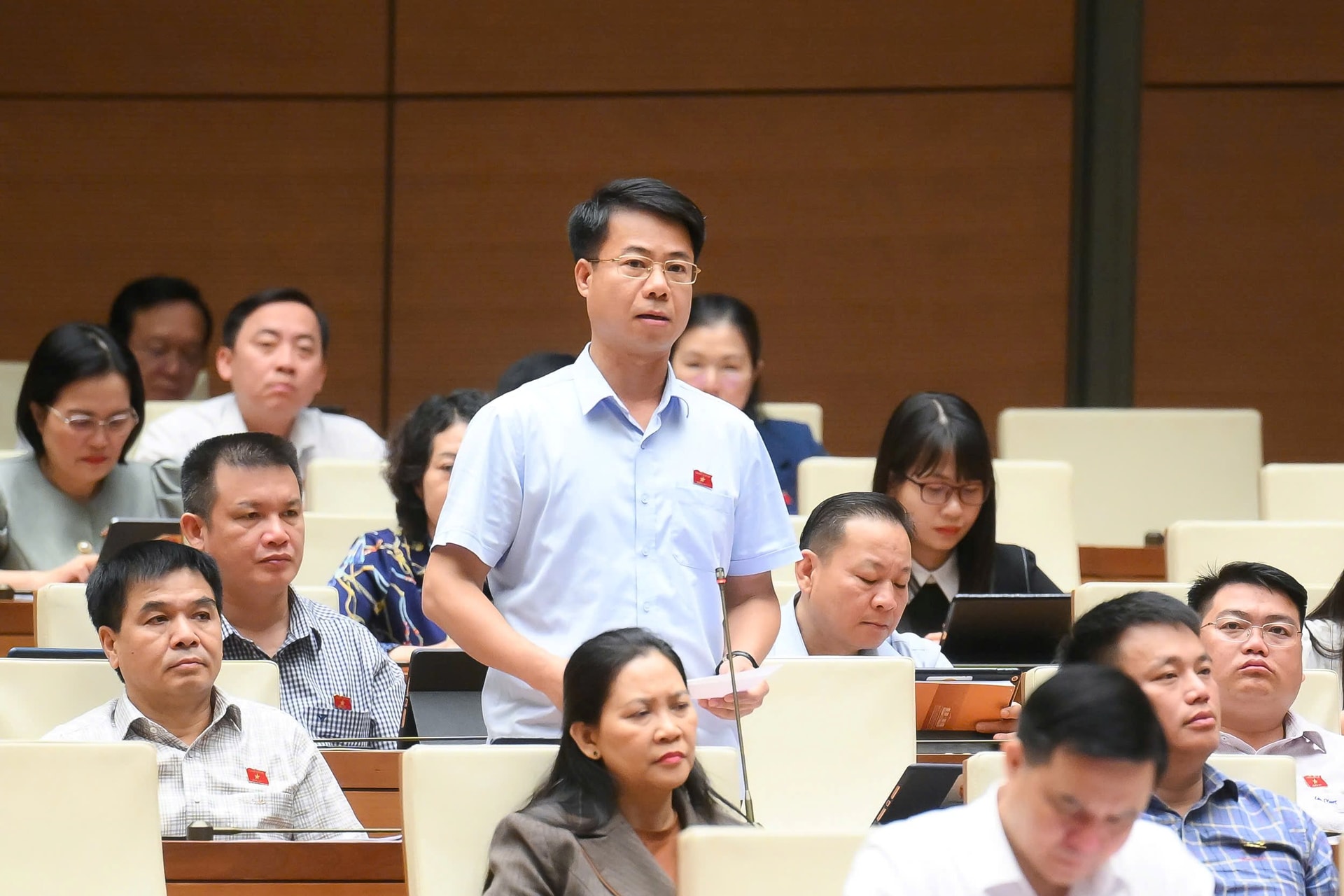 db-hoang-quoc-khanh.jpg