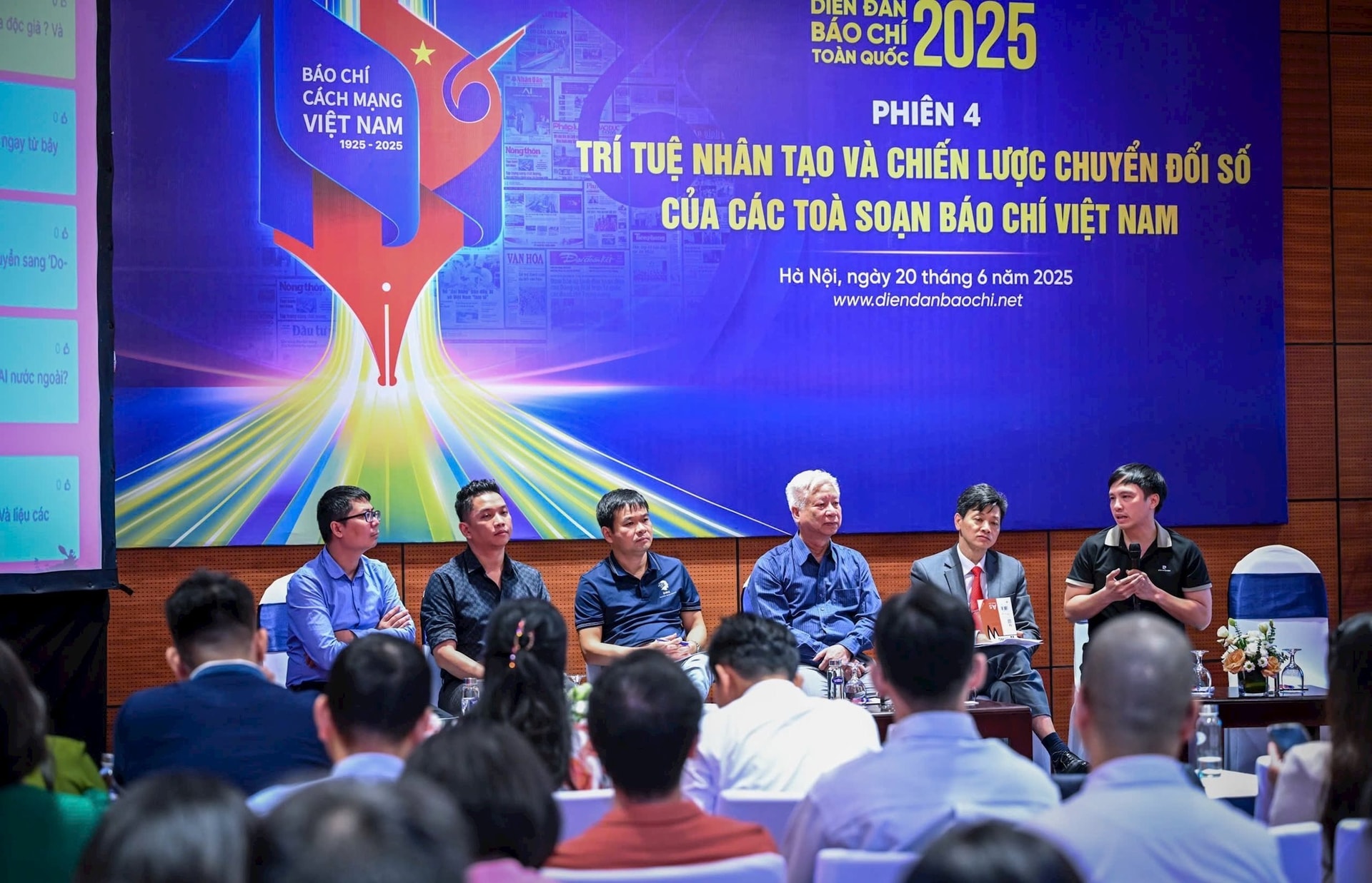 thao-luan-phien-4.jpg