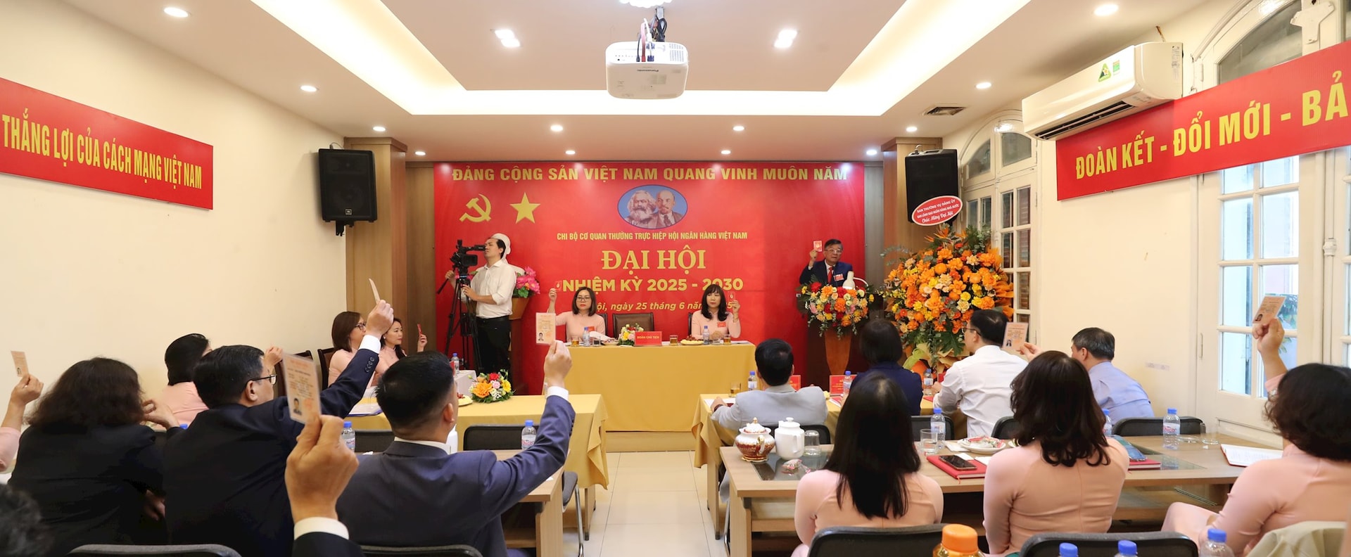 bieu-quyet.jpg