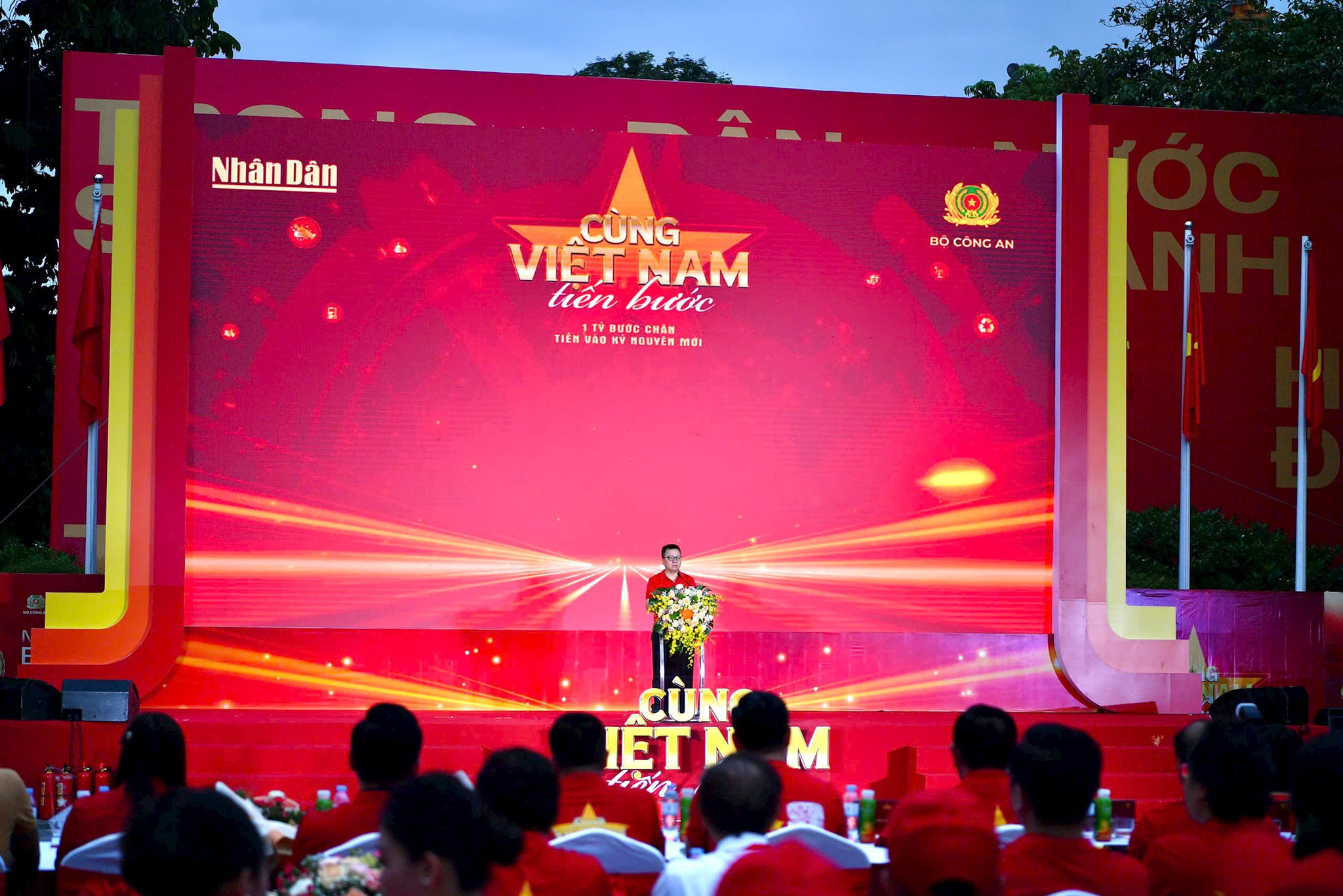 vcb-cung-viet-nam-tien-buoc_1.jpg