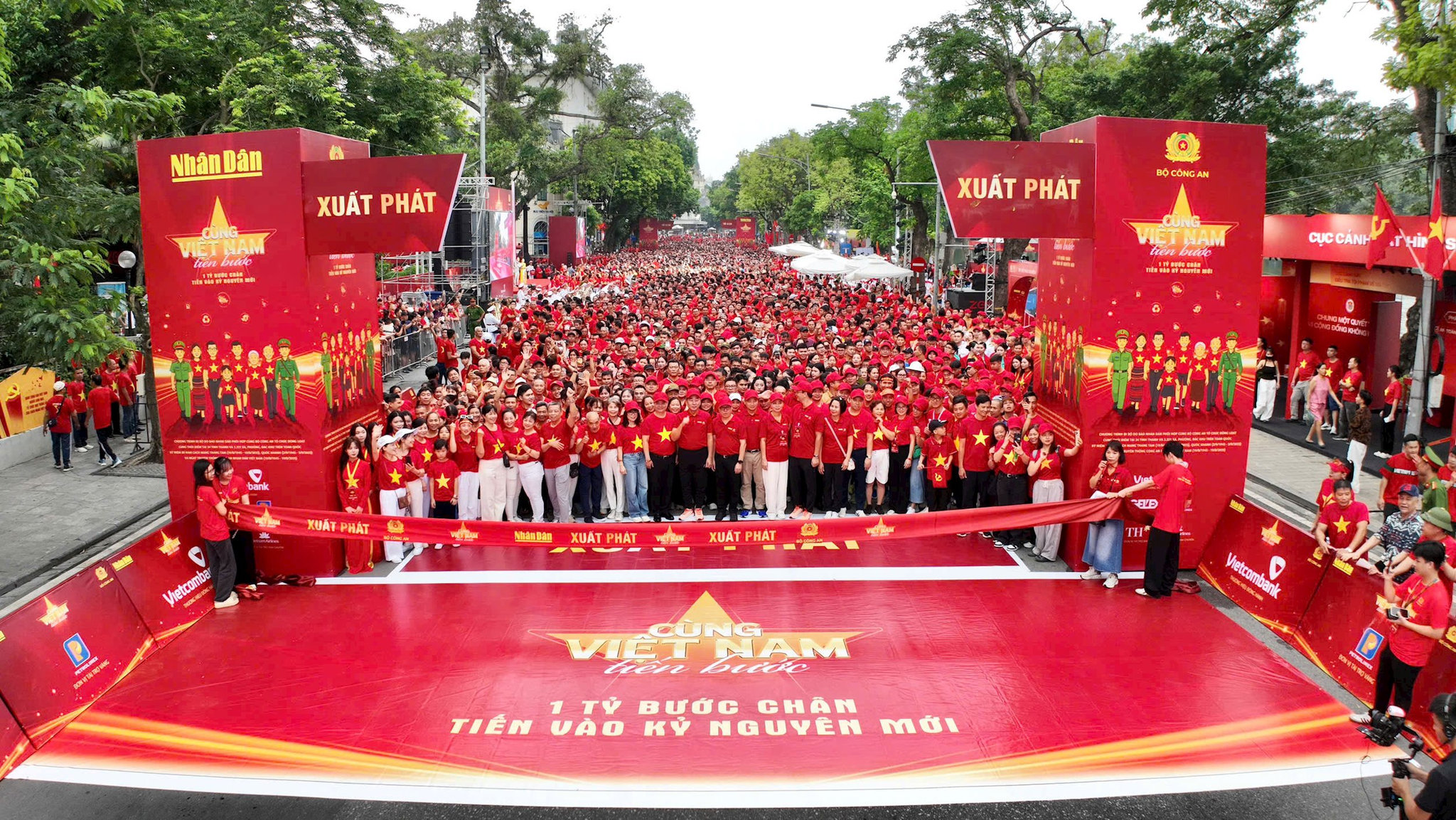 vcb-cung-viet-nam-tien-buoc_4.jpg