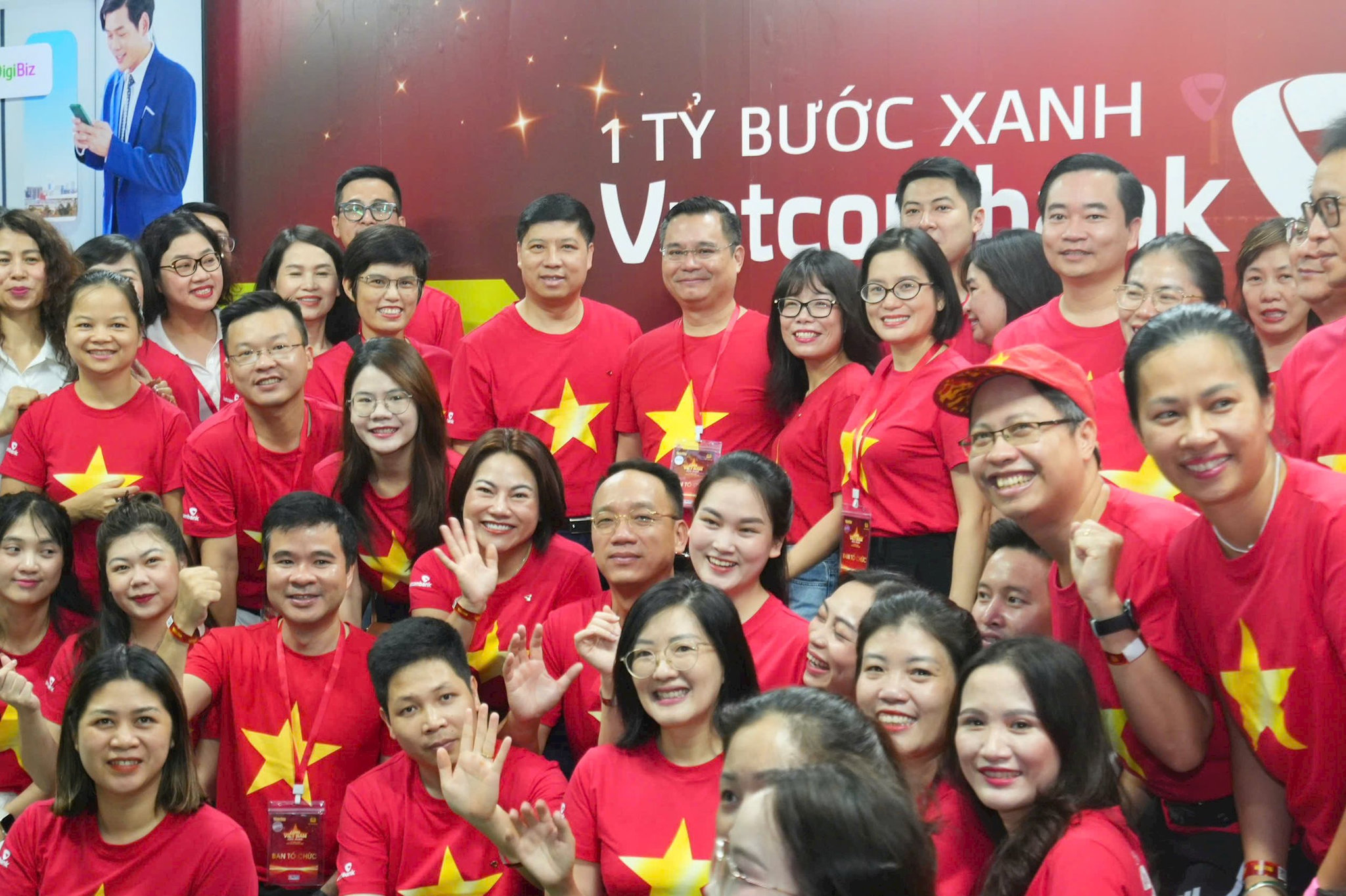 vcb-cung-viet-nam-tien-buoc_7.jpg