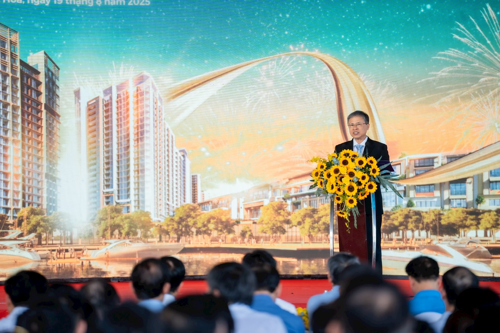 pho-chu-tich-ubnd-tinh-khanh-hoa-phat-bieu.jpg