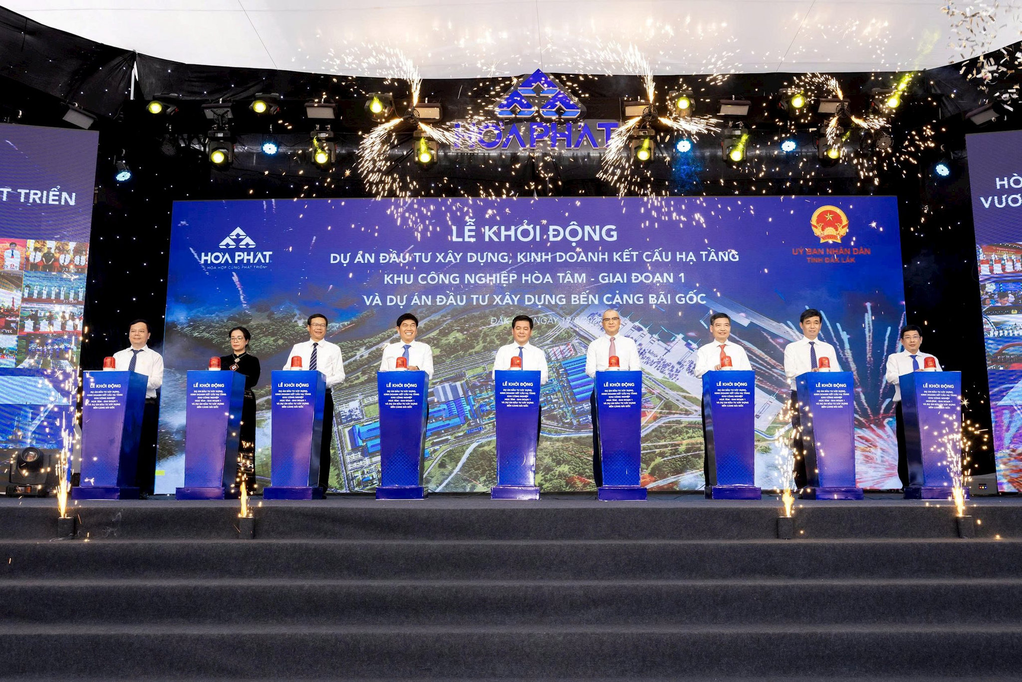 bam-nut-khoi-dong-du-an-cang-bai-goc-va-kcn-hoa-tam.jpg