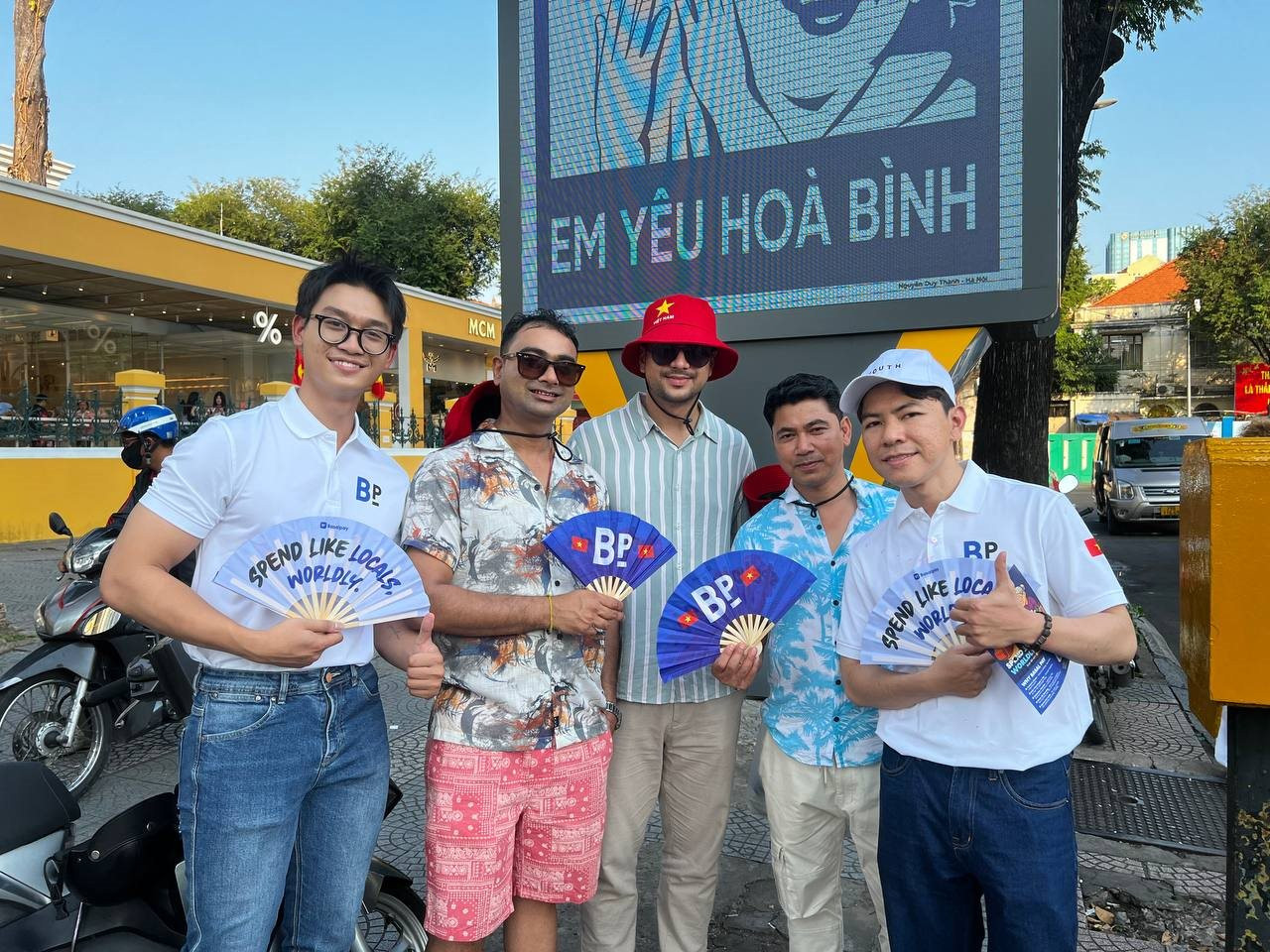du-khach-ung-ho-.jpg