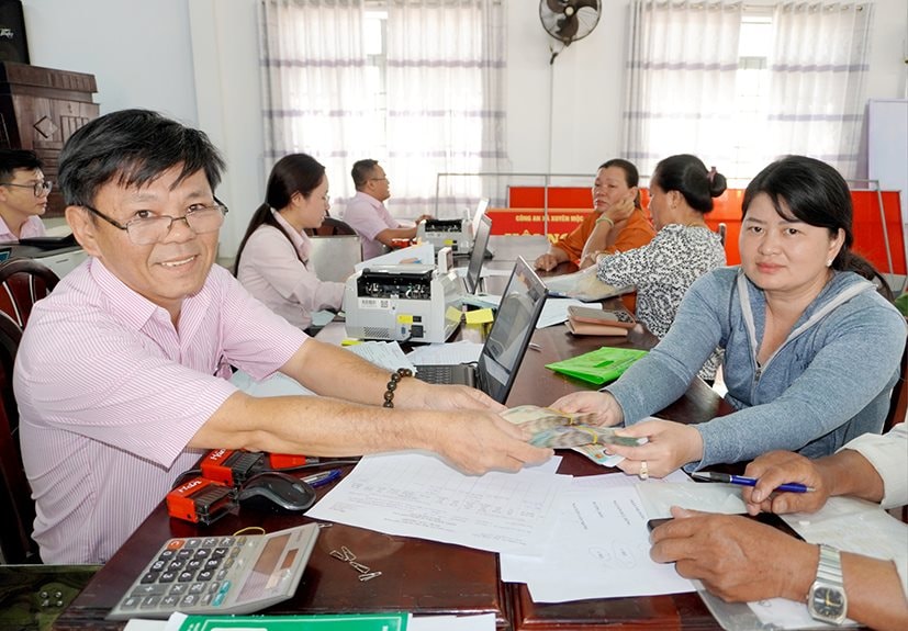 giai-ngan-von-chinh-sach-cho-khach-hang-tai-phong-giao-dich-phuong-long-xuyen-tinh-an-giang..jpg