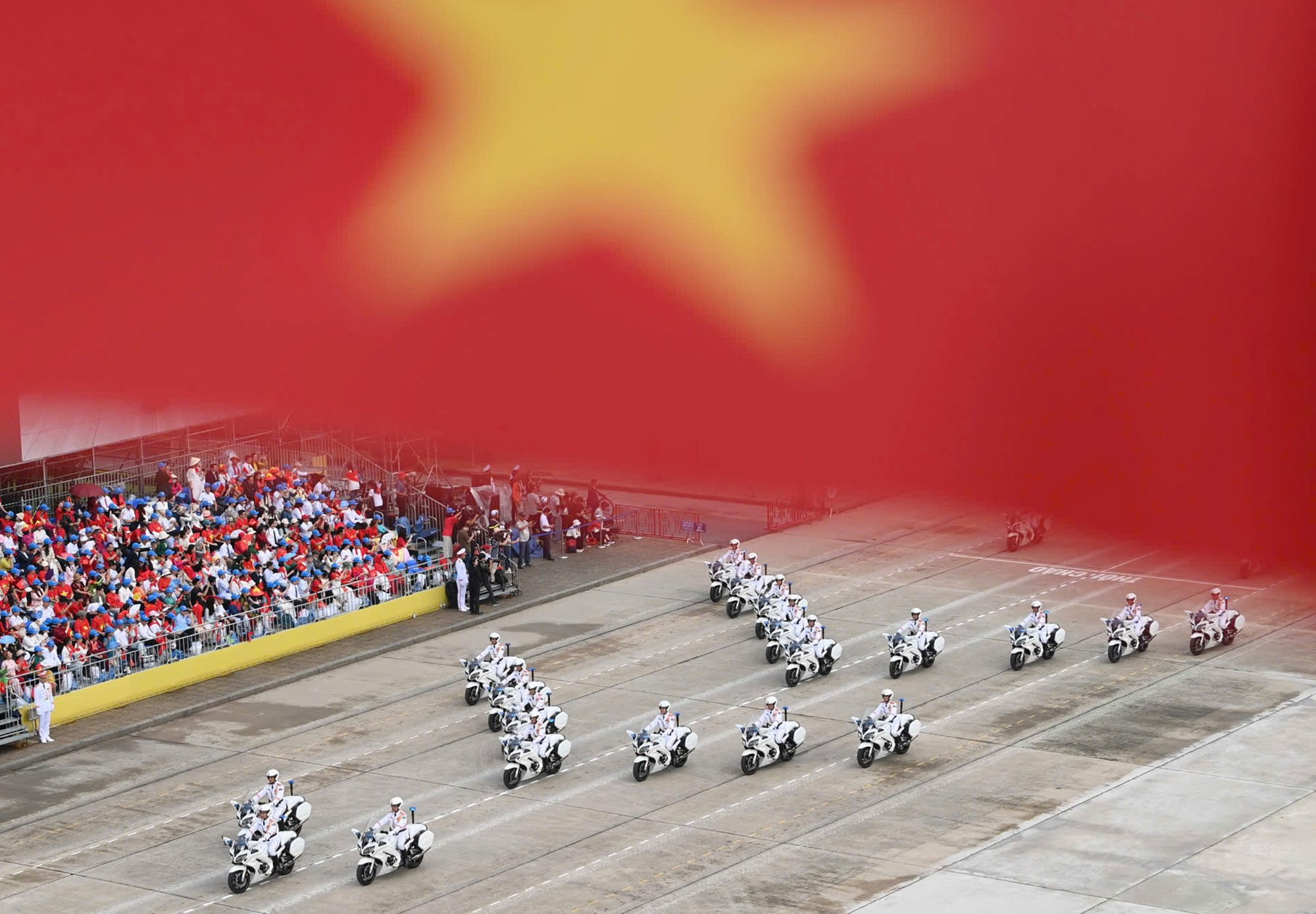 luc-luong-canh-ve-dan-duong-1756777196268822321625.jpg