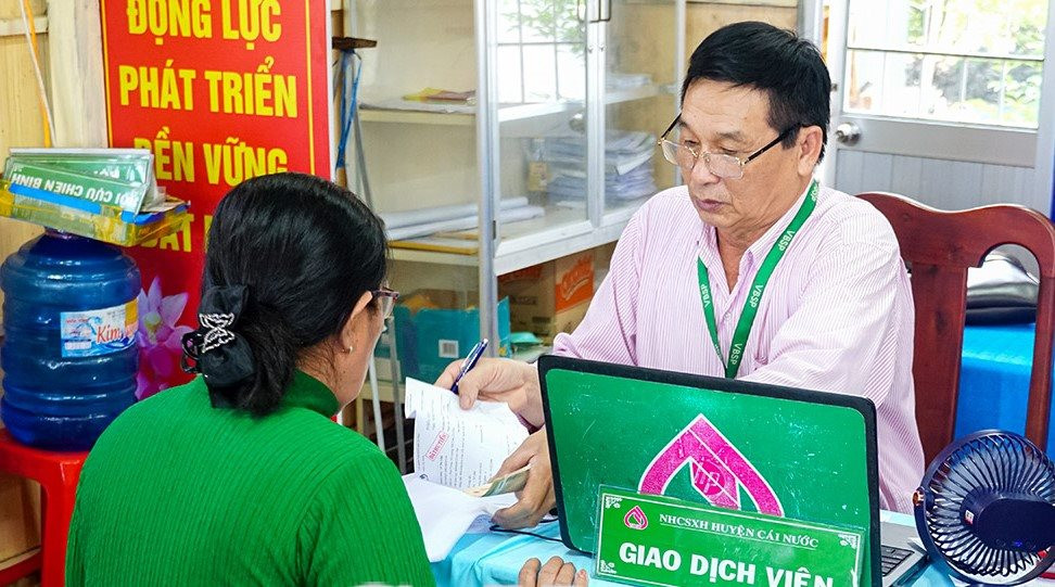 lam-thu-tuc-cho-khach-hang-vay-von.jpg