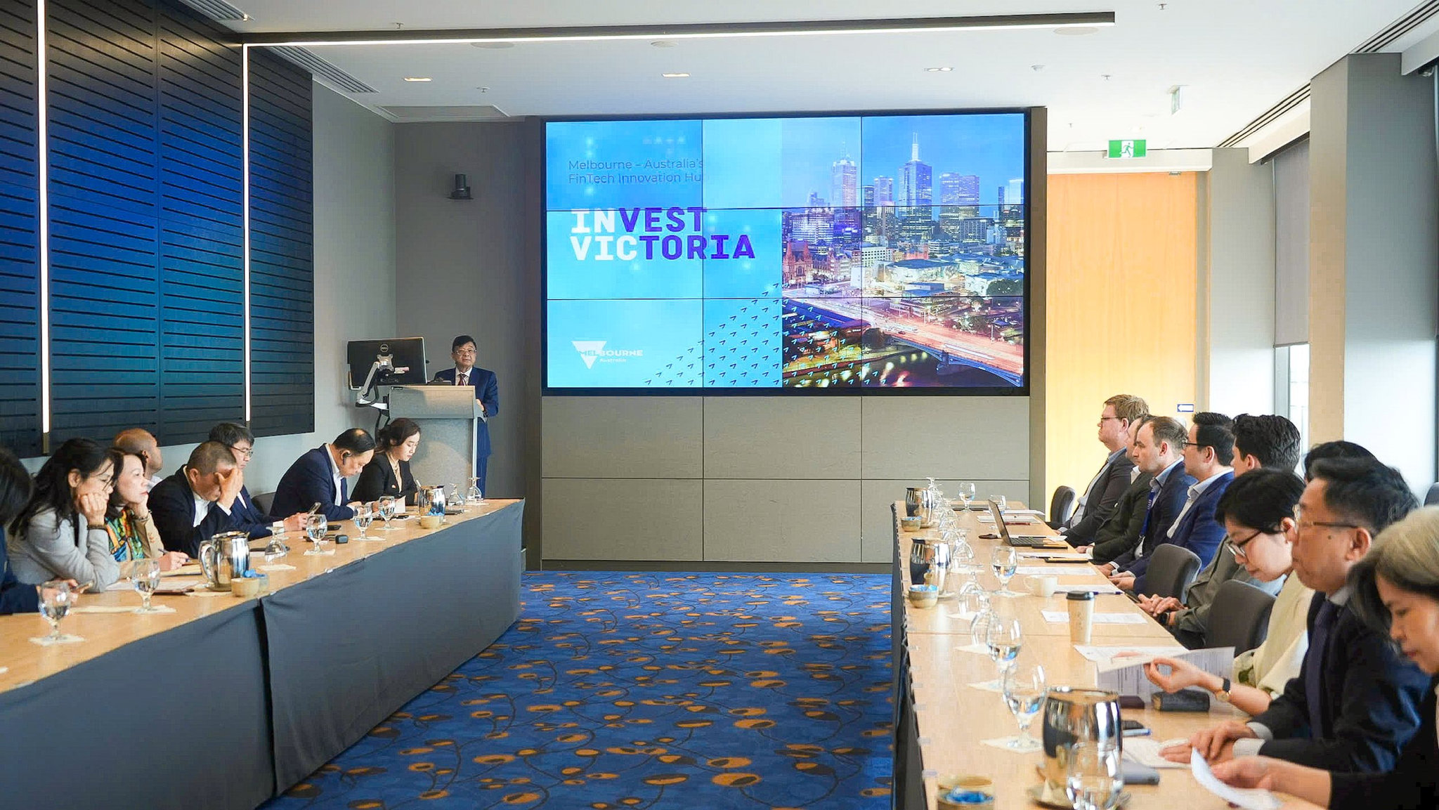 doan-cong-tac-hiep-hoi-ngan-hang-viet-nam-lam-viec-tai-bang-victoria-uc-thuc-day-hop-tac-ve-fintech-va-doi-moi-sang-tao_68c7836112a62.jpg