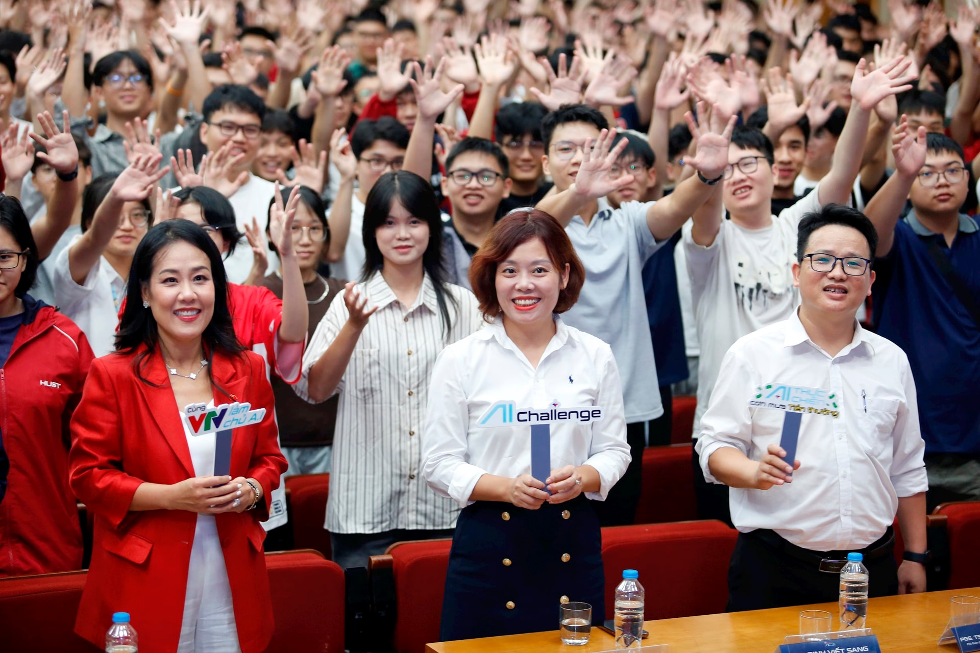 anh-2-giai-thuong-lon-chua-tung-co-tu-nha-tai-tro-doc-quyen-techcombank-hap-dan-thi-sinh.jpg